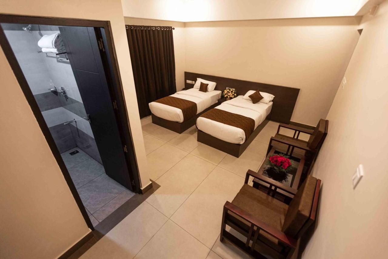 Hotel Pankaj Residency กูรูวาเยอร์ ภายนอก รูปภาพ