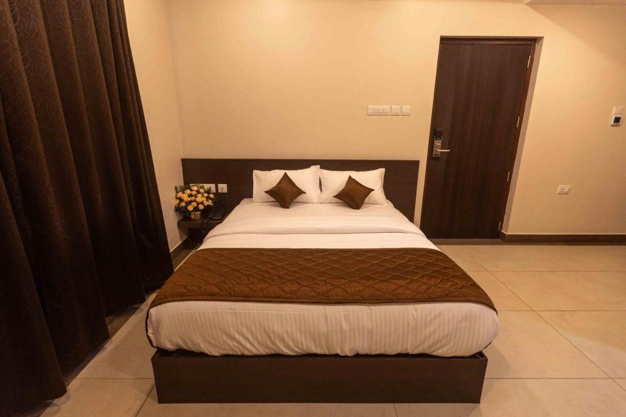 Hotel Pankaj Residency กูรูวาเยอร์ ภายนอก รูปภาพ