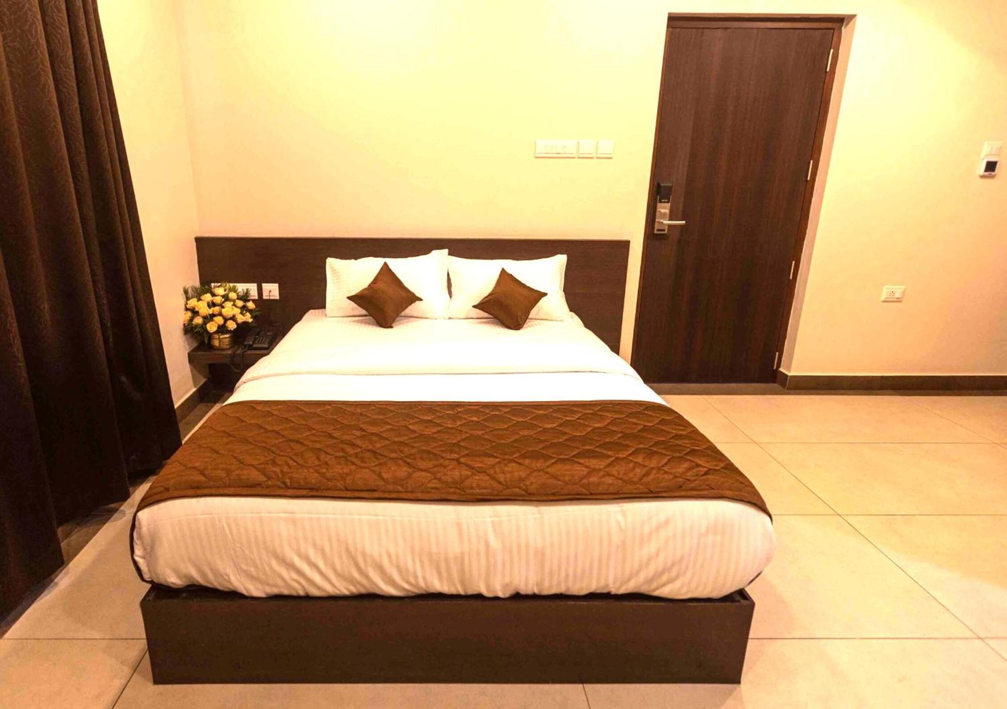 Hotel Pankaj Residency กูรูวาเยอร์ ภายนอก รูปภาพ
