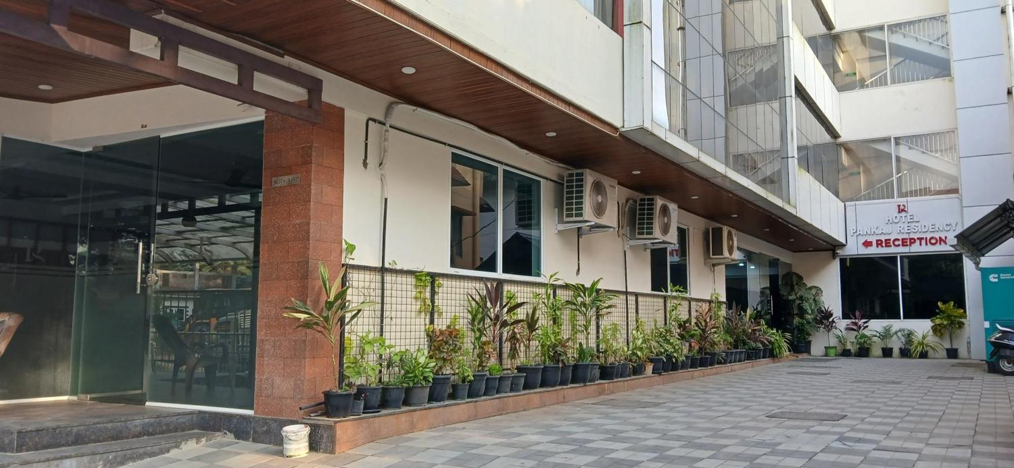 Hotel Pankaj Residency กูรูวาเยอร์ ภายนอก รูปภาพ