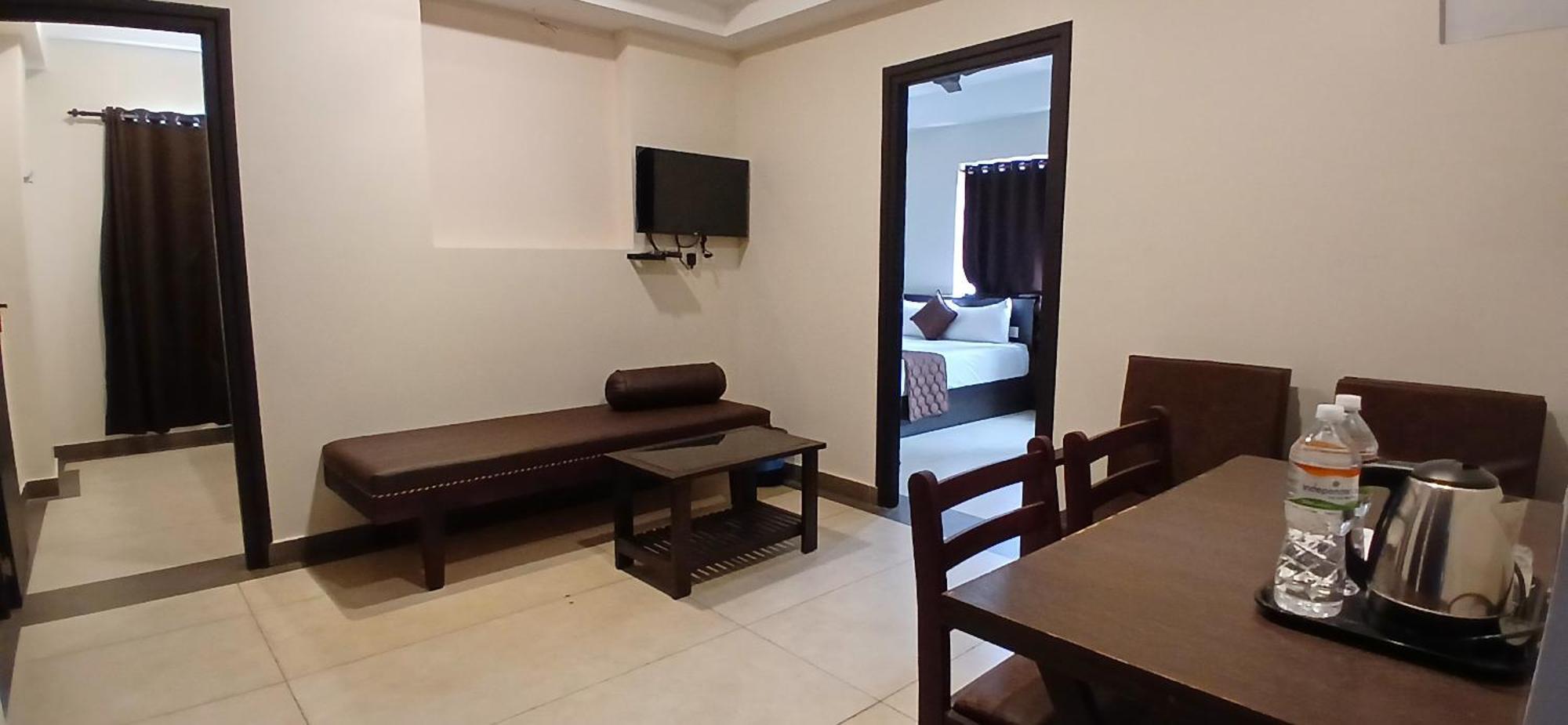 Hotel Pankaj Residency กูรูวาเยอร์ ภายนอก รูปภาพ